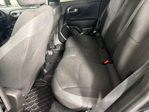 Used 2020 Jeep Renegade Altitude w/ UConnect 8.4 Nav Group FWD image 20