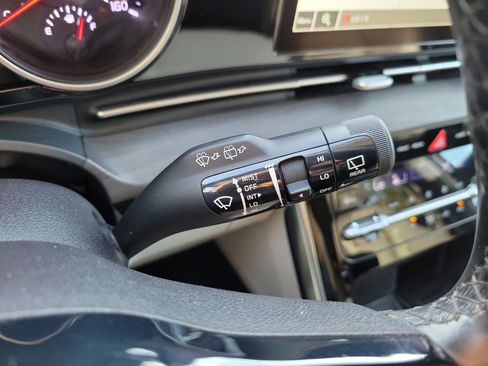 Used 2022 Kia Carnival EX FWD image 30