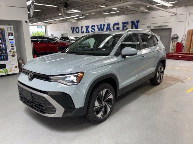 New 2027 Volkswagen Taos SE AWD/4WD image 1
