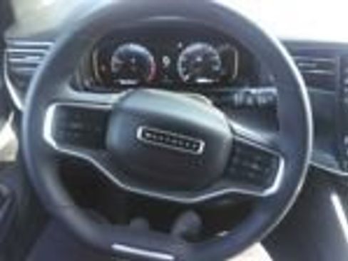 Used 2024 Jeep Wagoneer L Series II RWD image 15