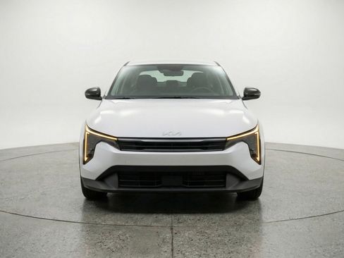 Used 2025 Kia K4 LXS image 2