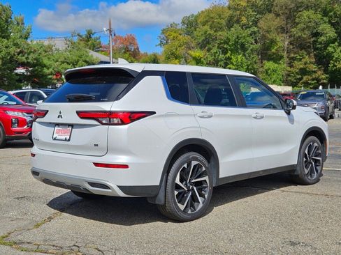 Used 2023 Mitsubishi Outlander SE image 5
