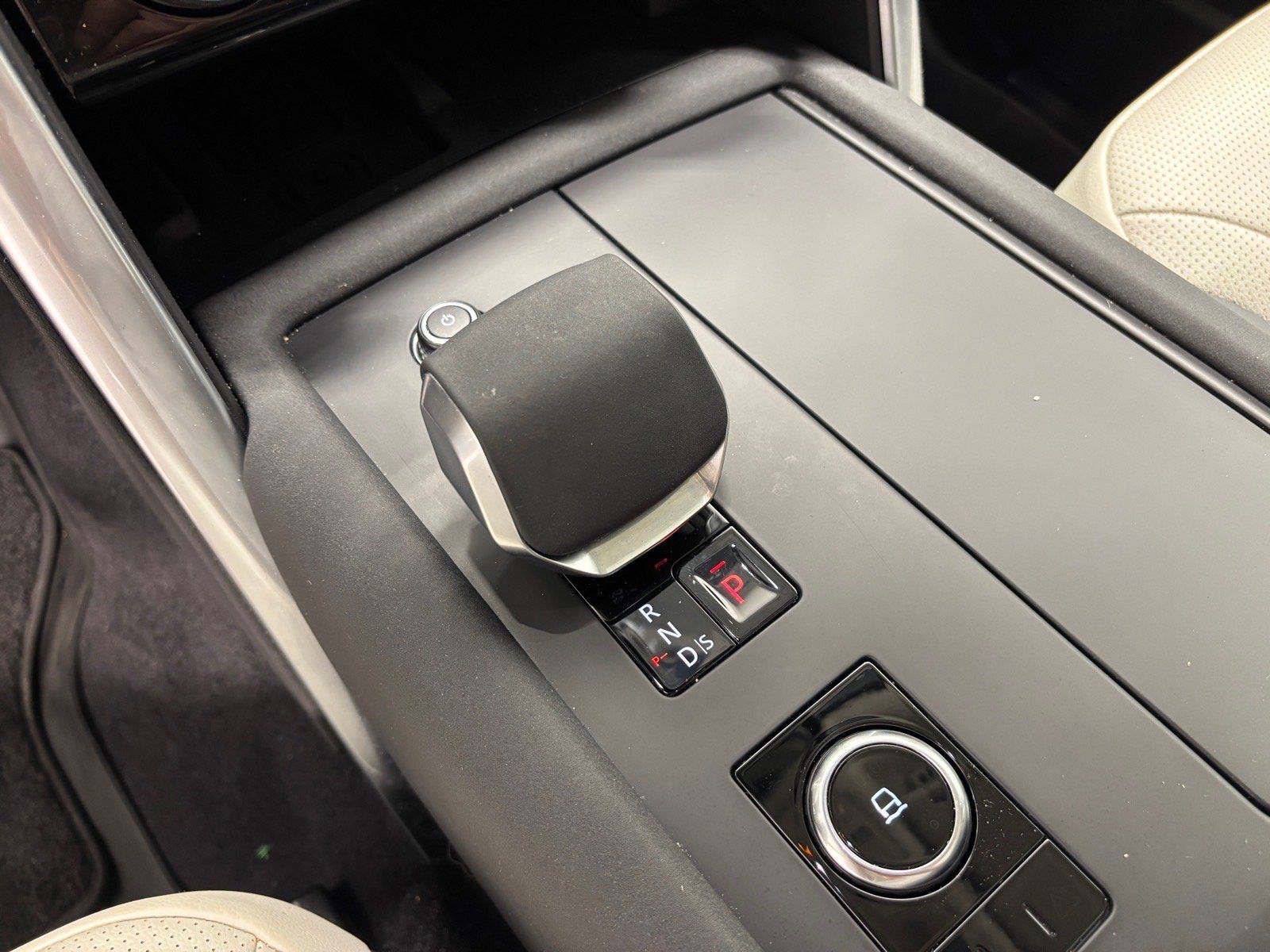 New 2025 Land Rover Discovery S AWD/4WD image 15