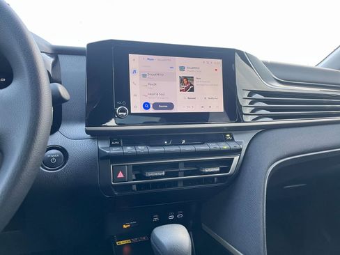 Used 2025 Toyota Camry LE image 18