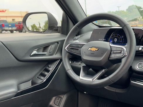 Used 2025 Chevrolet Equinox LT w/ Convenience Package II FWD image 12
