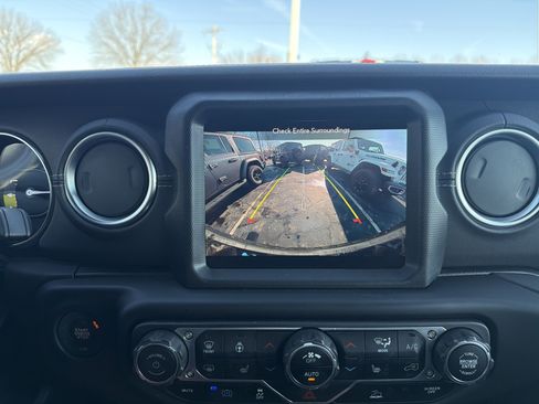 Used 2023 Jeep Wrangler Sahara w/ Cold Weather Group image 31