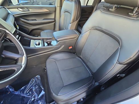 New 2025 Jeep Grand Cherokee 4WD image 16