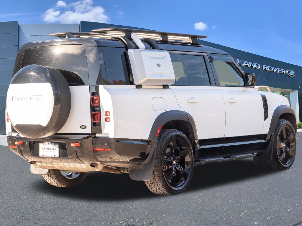 Used 2023 Land Rover Defender 130 X-Dynamic SE AWD/4WD image 4