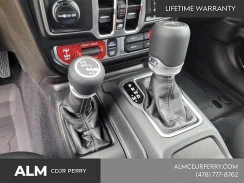 New 2025 Jeep Gladiator Rubicon w/ Convenience Group AWD/4WD image 22