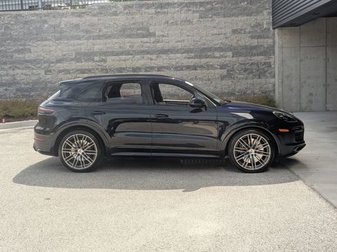 Certified 2023 Porsche Cayenne Turbo AWD/4WD image 8