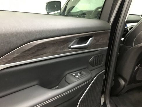 Used 2022 Jeep Grand Cherokee Limited AWD/4WD image 12