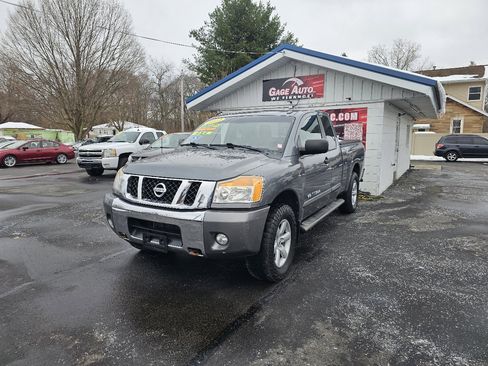 Used 2013 Nissan Titan SV w/ SV Value Truck Pkg image 3