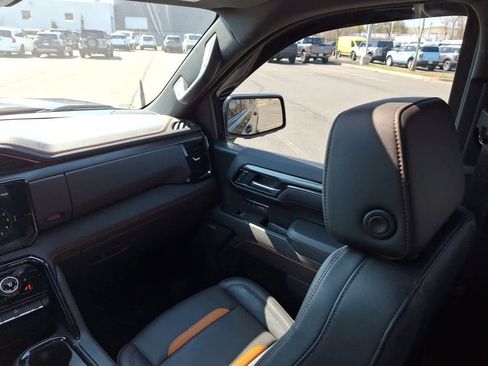 Used 2025 GMC Sierra 1500 AT4 w/ Technology Package image 11