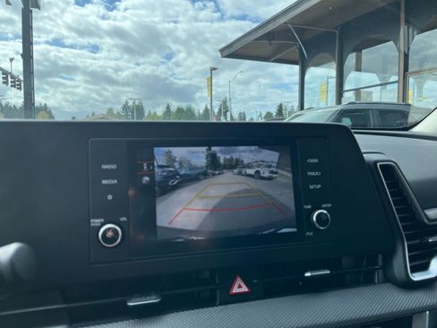 Used 2025 Kia Sportage LX image 24