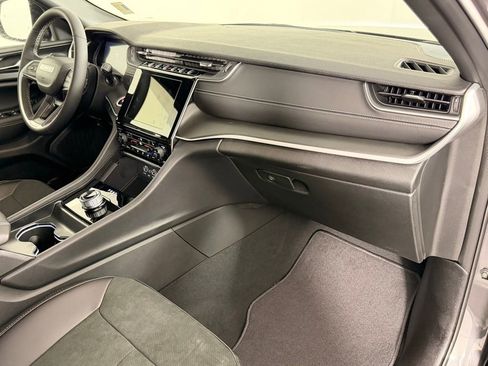 New 2025 Jeep Grand Cherokee L Laredo AWD/4WD image 31
