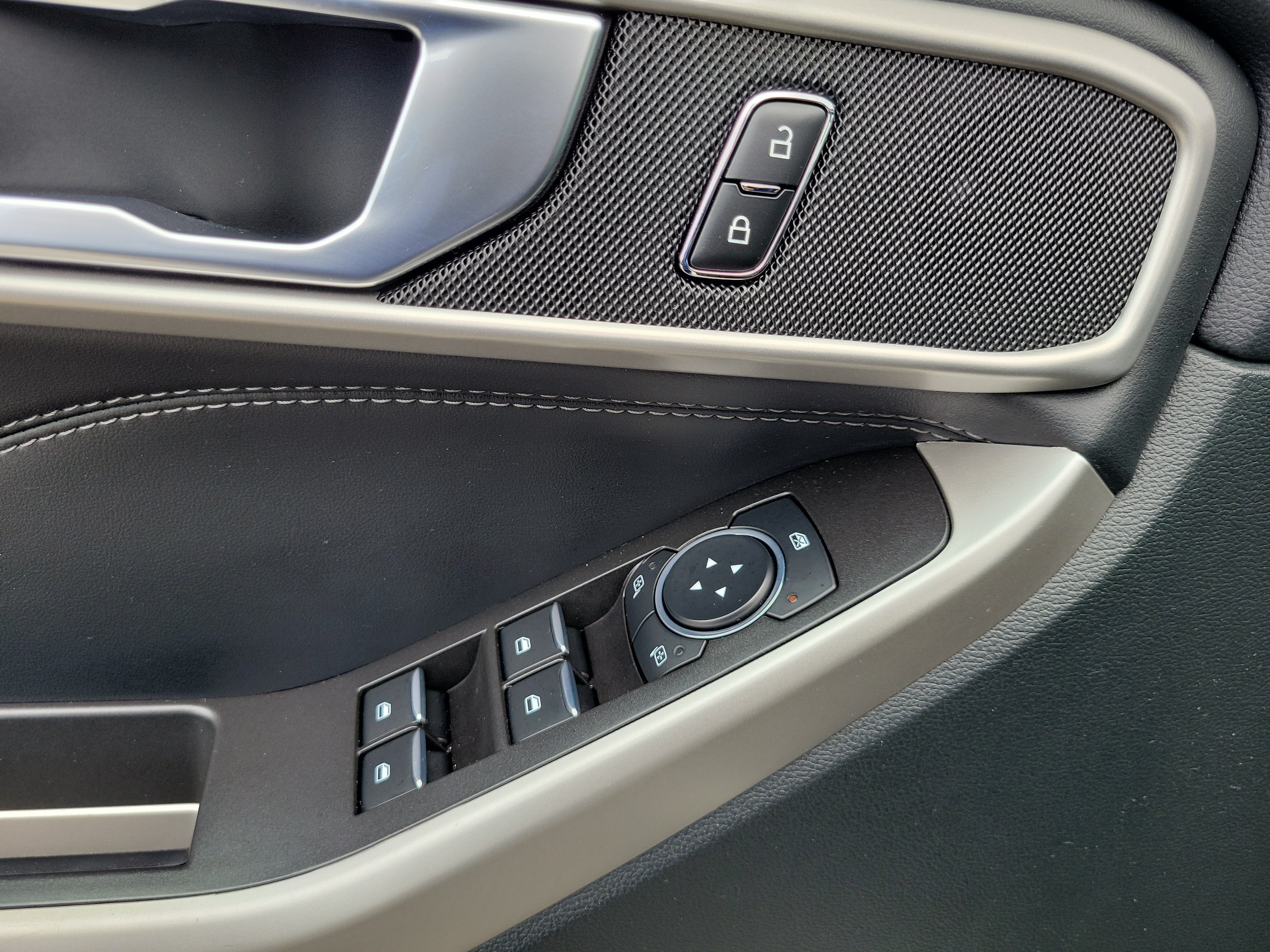 Used 2023 Ford Explorer XLT RWD image 29