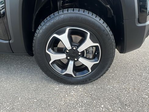 Used 2019 Jeep Renegade Trailhawk AWD/4WD image 9
