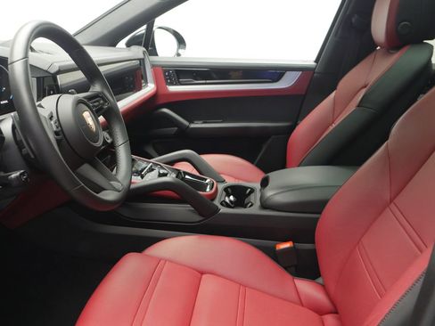 Certified 2026 Porsche Cayenne Coupe AWD/4WD image 5