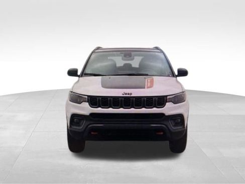 Used 2025 Jeep Compass Trailhawk AWD/4WD image 5