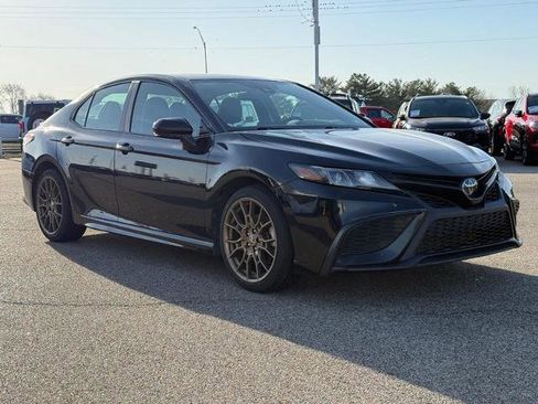 Used 2023 Toyota Camry SE image 8