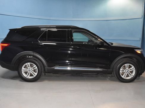 Used 2022 Ford Explorer XLT w/ Equipment Group 202A AWD/4WD image 25