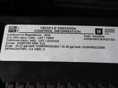 Used 2019 Chevrolet Suburban LT RWD image 15