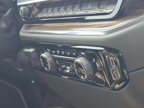 Used 2023 Chevrolet Silverado 1500 LT AWD/4WD image 30