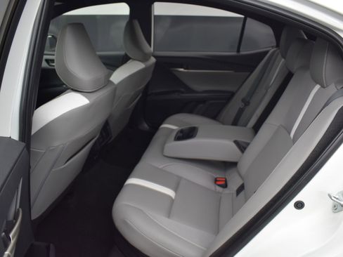 Used 2025 Toyota Camry SE w/ Convenience Package FWD image 12
