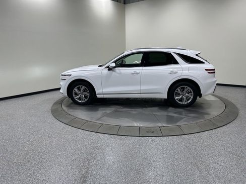 Used 2022 Genesis GV70 2.5T image 8