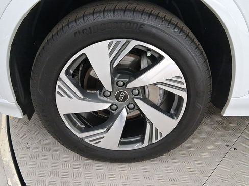 Used 2025 Audi Q6 e-tron Premium Plus image 11