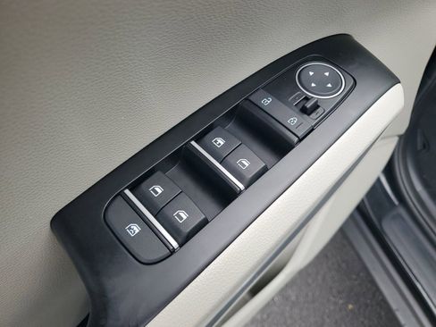Used 2025 Kia Soul LX w/ LX Technology Package FWD image 13