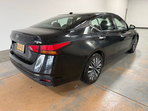 Used 2023 Nissan Altima 2.5 SV FWD image 7