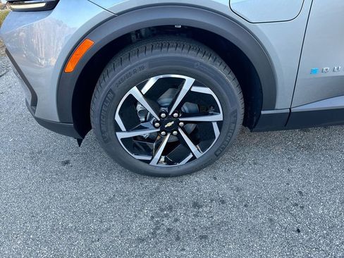 New 2026 Chevrolet Equinox EV LT image 12