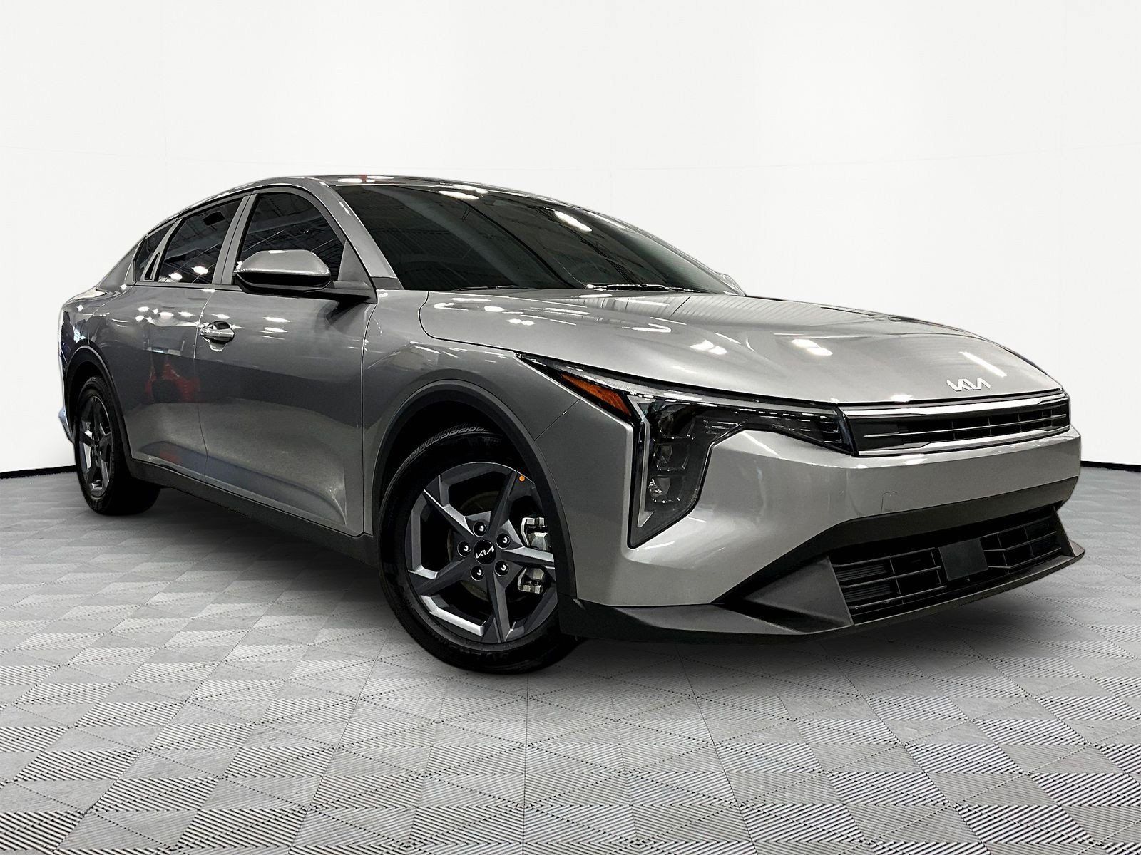 Used 2025 Kia K4 FWD image 3
