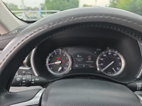 Used 2022 Toyota Highlander XLE AWD/4WD image 16