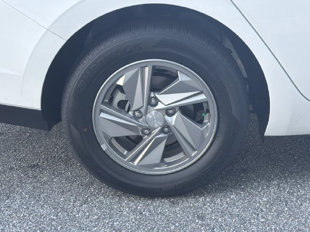 New 2026 Hyundai Elantra SE FWD image 19