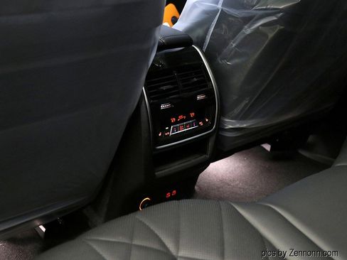 Used 2026 BMW X7 xDrive40i w/ Premium Package image 15