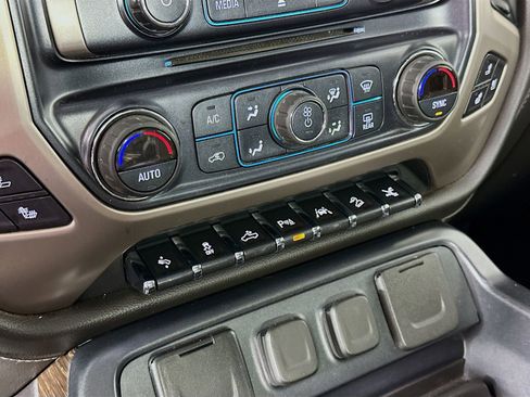 Used 2018 GMC Sierra 1500 Denali w/ Denali Ultimate Package AWD/4WD image 17