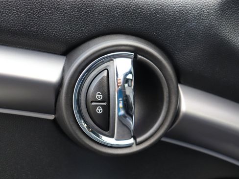 Used 2022 MINI Cooper SE w/ Driver Assistance Package image 21