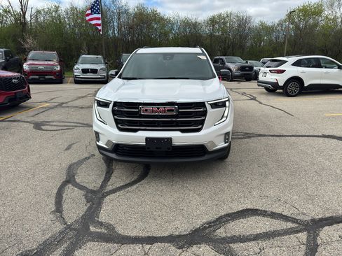Used 2024 GMC Acadia Elevation AWD/4WD image 2