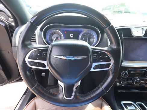 Used 2019 Chrysler 300 Limited RWD image 17