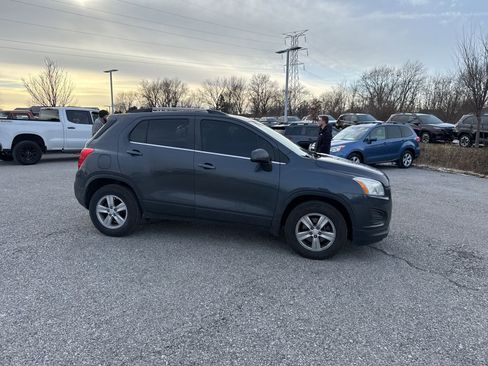 Used 2016 Chevrolet Trax LT w/ LT Sun and Sound Package image 29