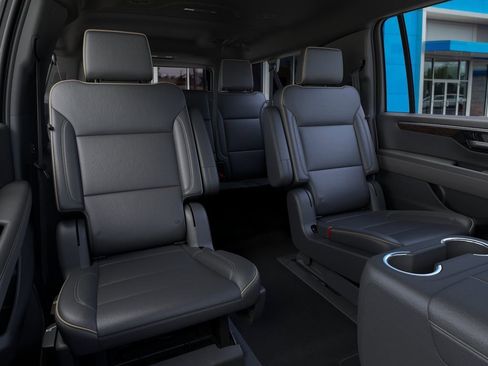 New 2026 Chevrolet Suburban Premier AWD/4WD image 17