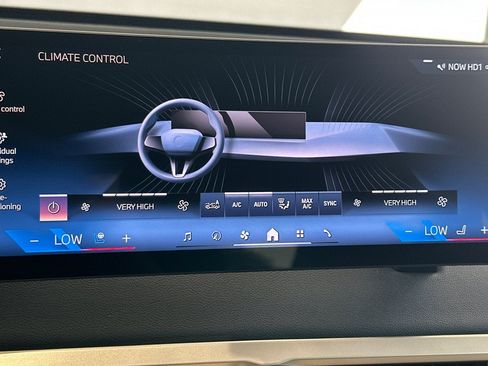 Used 2024 BMW iX xDrive50 w/ Premium Package AWD/4WD image 28