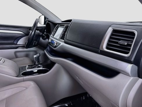 Used 2018 Toyota Highlander XLE FWD image 31