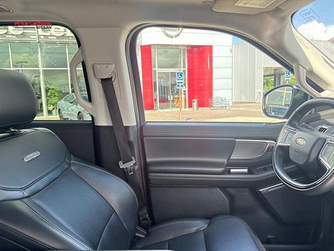 Used 2025 Ford Expedition Platinum AWD/4WD image 11