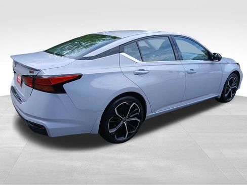 Used 2023 Nissan Altima 2.5 SR w/ SR Premium Package FWD image 12