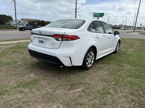 Used 2024 Toyota Corolla LE image 7