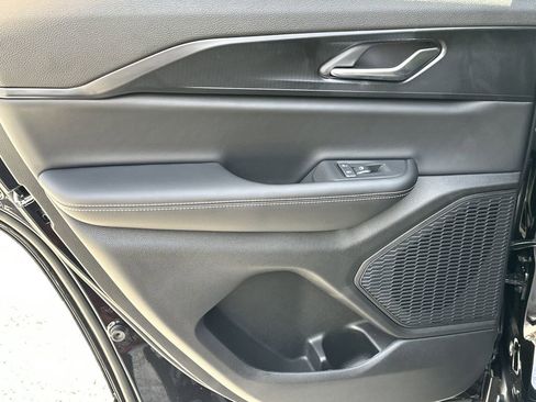 New 2025 Jeep Grand Cherokee Altitude image 21