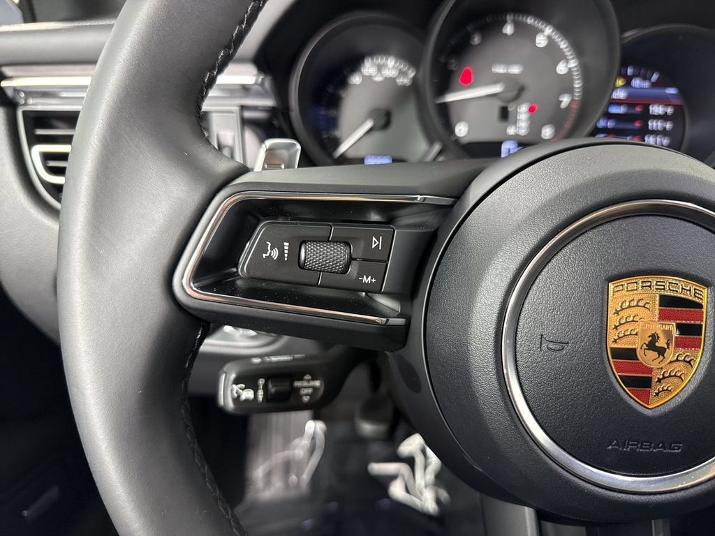 Certified 2026 Porsche Macan AWD/4WD image 39
